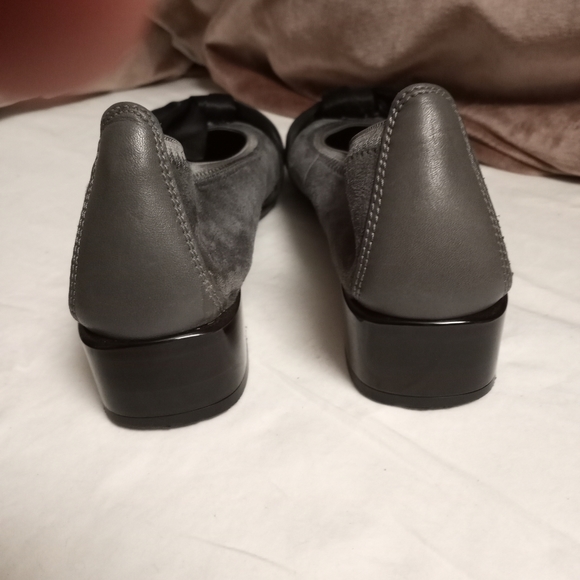 Final Sale  - HISPANITAS Gray Suede w/Black Satin Bow Calani Pump - Picture 5 of 8